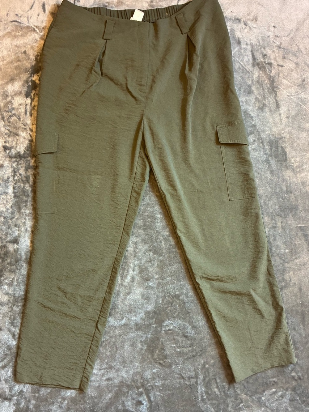 Chico's Olive Green Cargo Pants Size 2R (12R) Elastic Waist Tapered